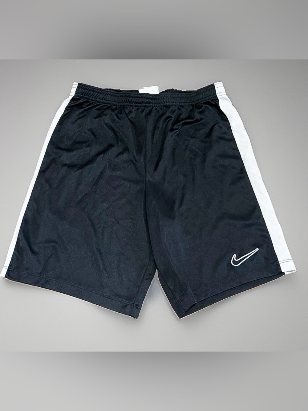 Nike Dri-FIT Boys Black/White Mesh Athletic Shorts XL 8" Inseam Drawstring